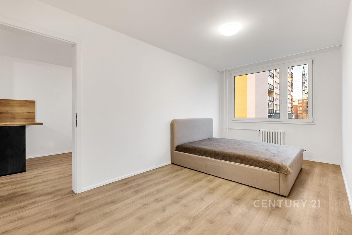 Pronájem bytu 2+kk 48 m² – fotografie 3