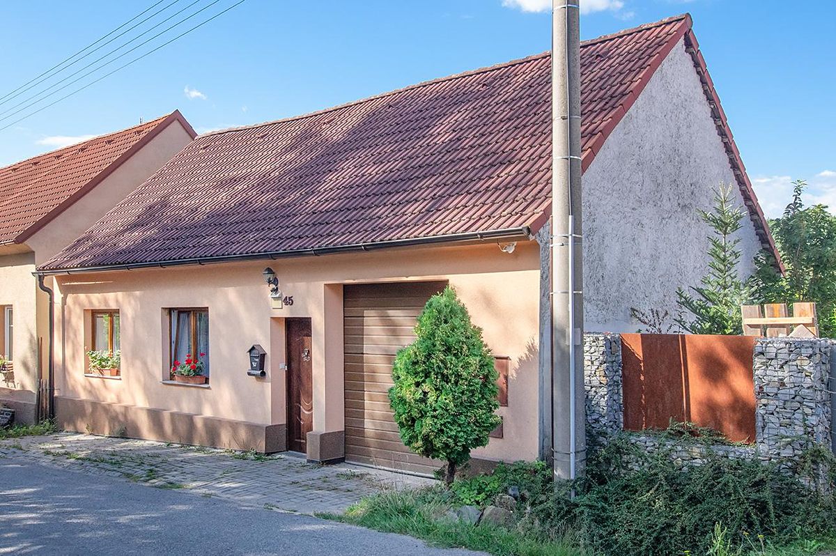 Prodej rodinného domu 142 m², pozemek 1192 m² – fotografie 2