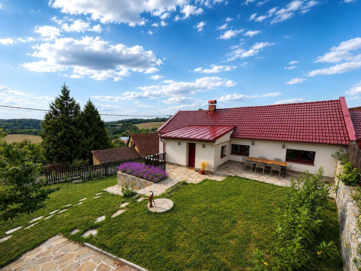 Prodej rodinného domu 166 m², pozemek 2576 m² – fotografie 2