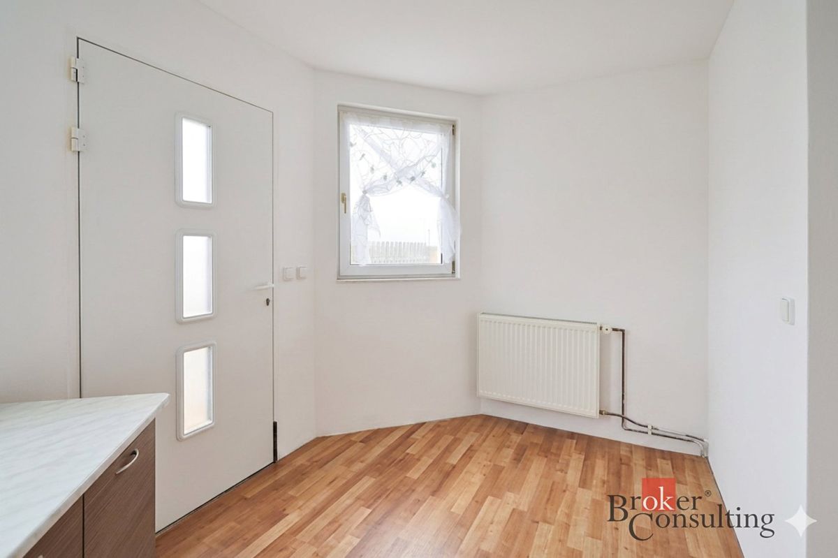 Prodej rodinného domu 100 m², pozemek 225 m² – fotografie 2
