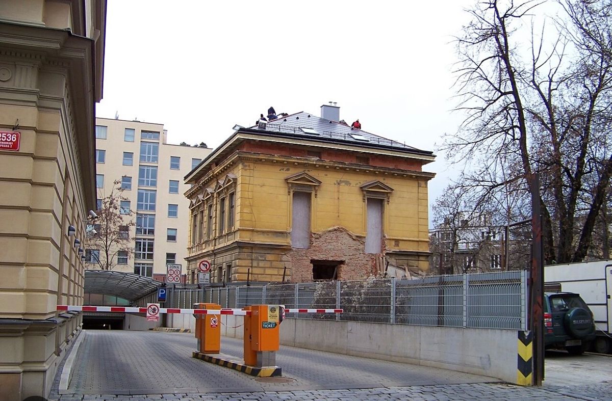 Pronájem garážového stání 26 m²