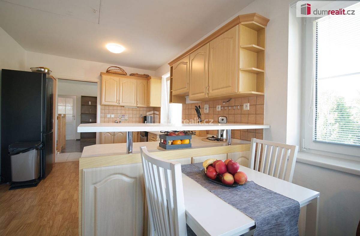 Prodej rodinného domu 140 m², pozemek 637 m² – fotografie 2