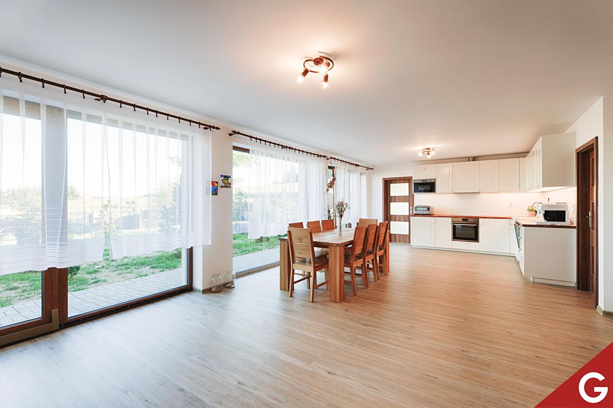 Prodej rodinného domu 247 m², pozemek 966 m² – fotografie 5