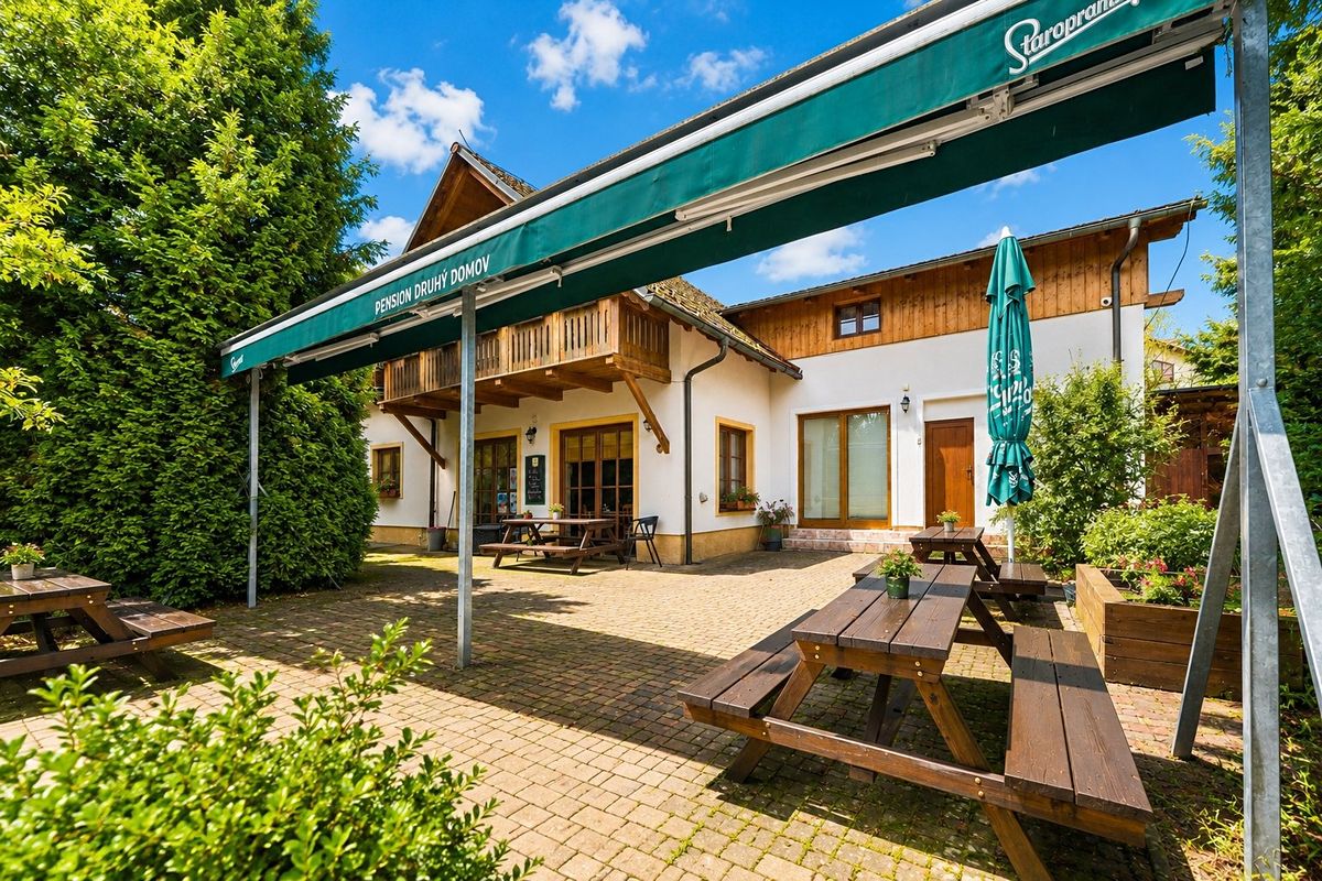 Prodej rodinného domu 280 m², pozemek 935 m² – fotografie 4