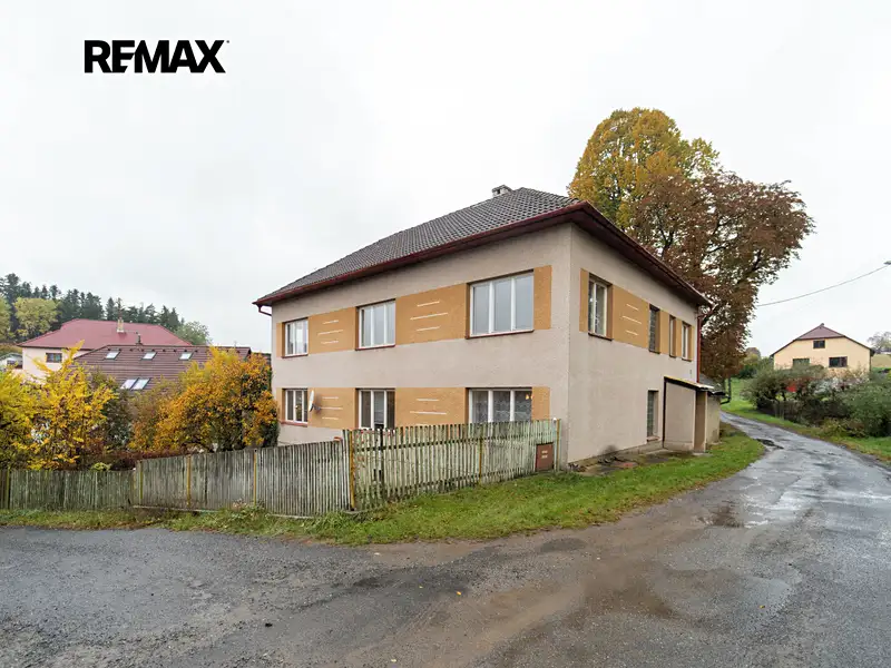 Prodej rodinného domu 200 m², pozemek 895 m², Rovečné – náhled fotky 1