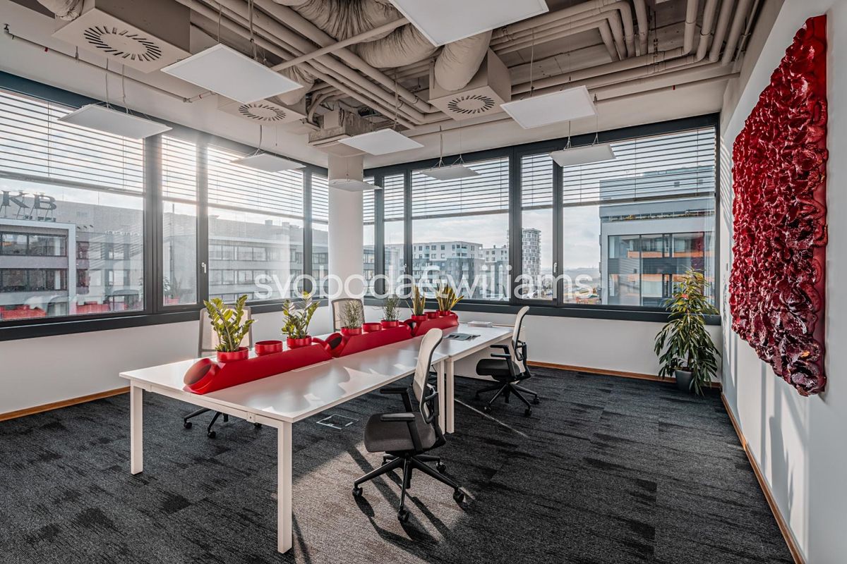 Pronájem kanceláře 1534 m²