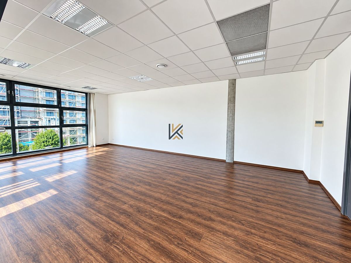 Pronájem kanceláře 52 m² – fotografie 3