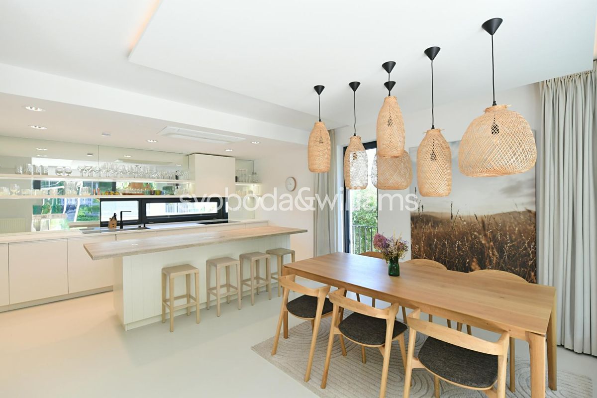 Prodej rodinného domu 278 m², pozemek 741 m² – fotografie 3