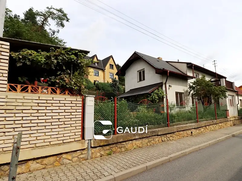 Prodej rodinného domu 260 m², pozemek 338 m², Černošice – náhled fotky 1