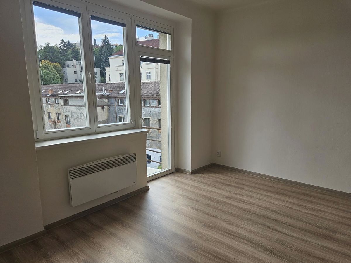Pronájem bytu 2+kk 55 m² – fotografie 2