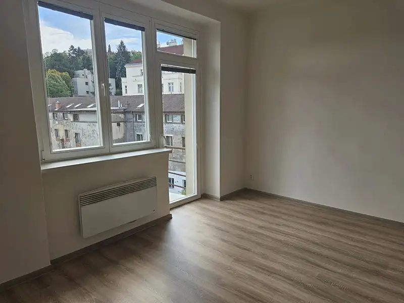 Pronájem bytu 2+kk 55 m², Praha – náhled fotky 2