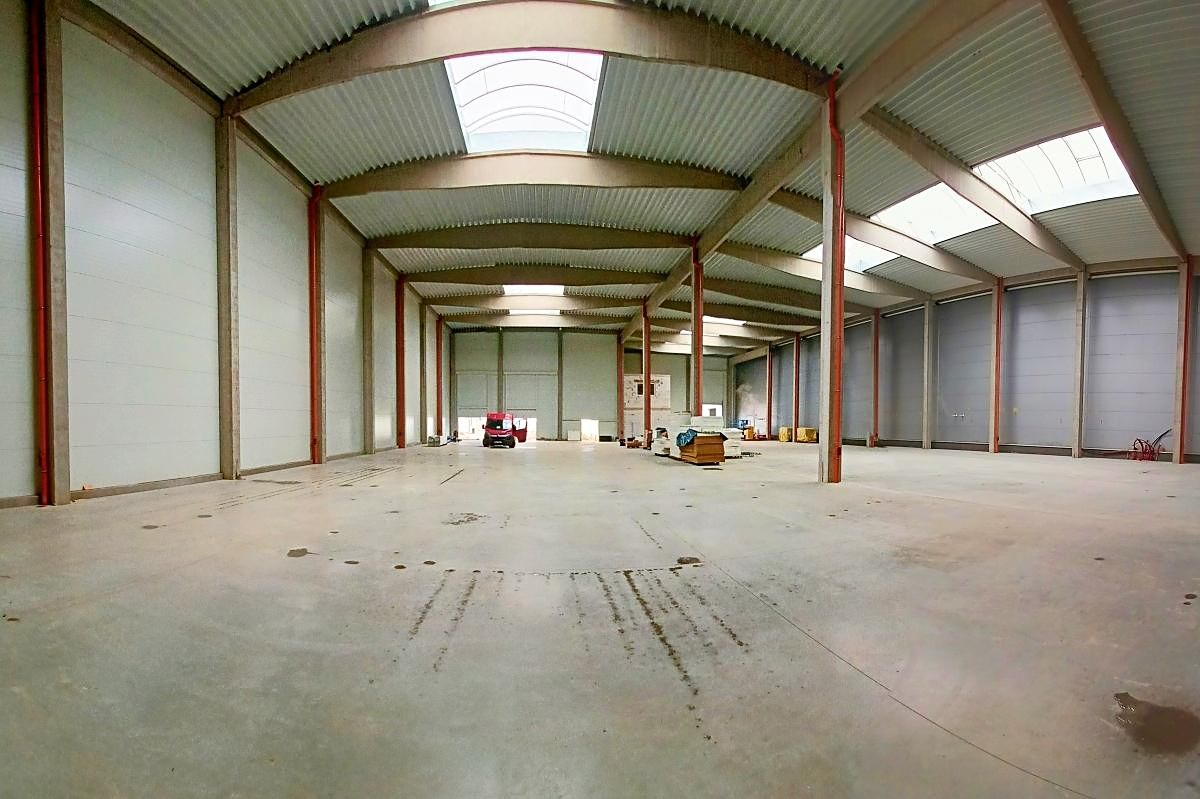 Pronájem skladového prostoru 1900 m² – fotografie 3