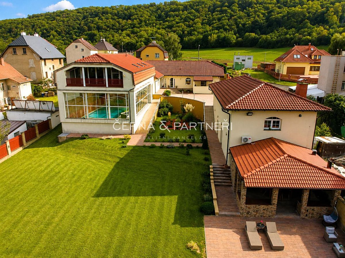 Prodej rodinného domu 600 m², pozemek 2630 m²