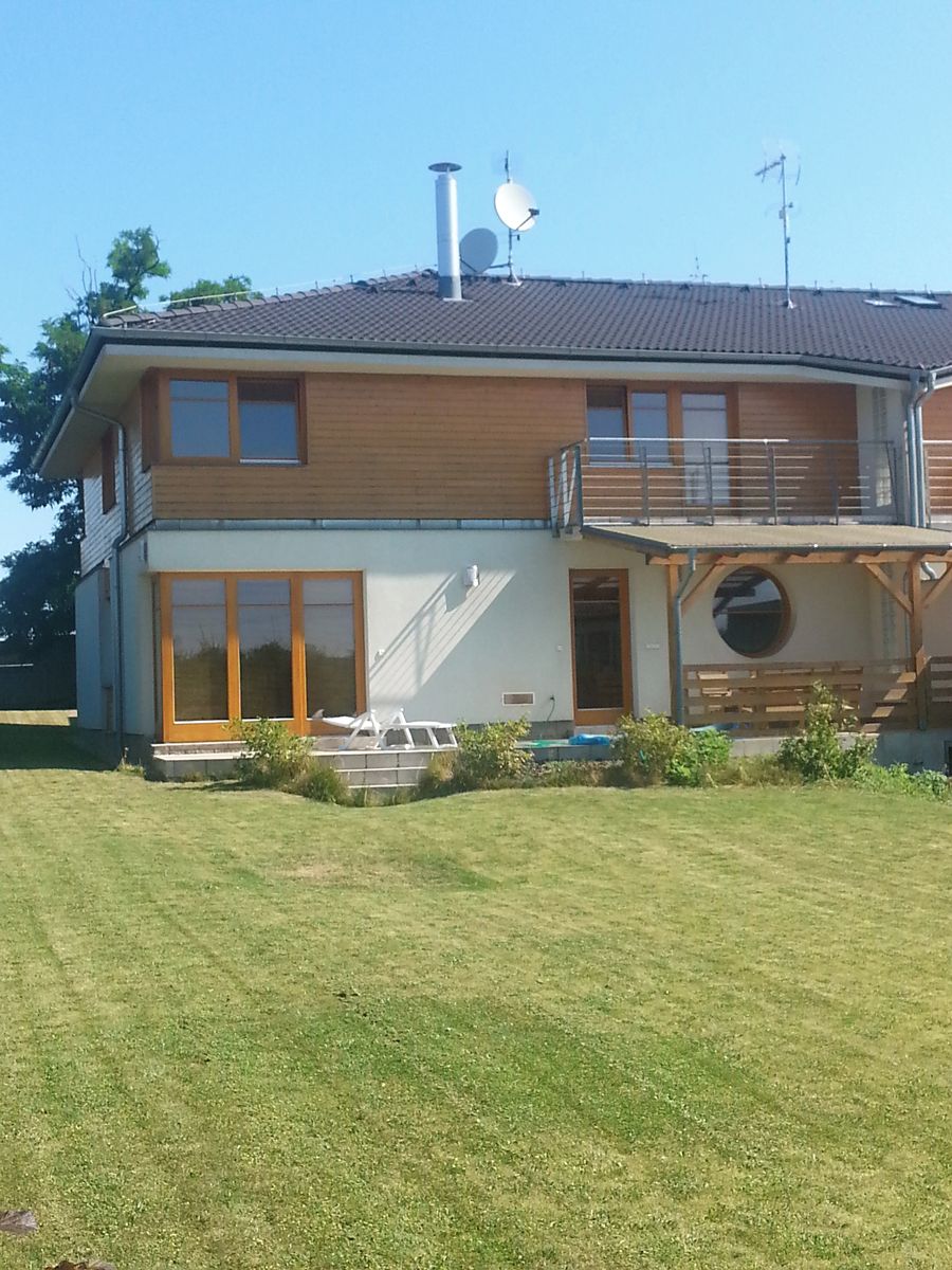 Prodej rodinného domu 220 m², pozemek 808 m² – fotografie 2