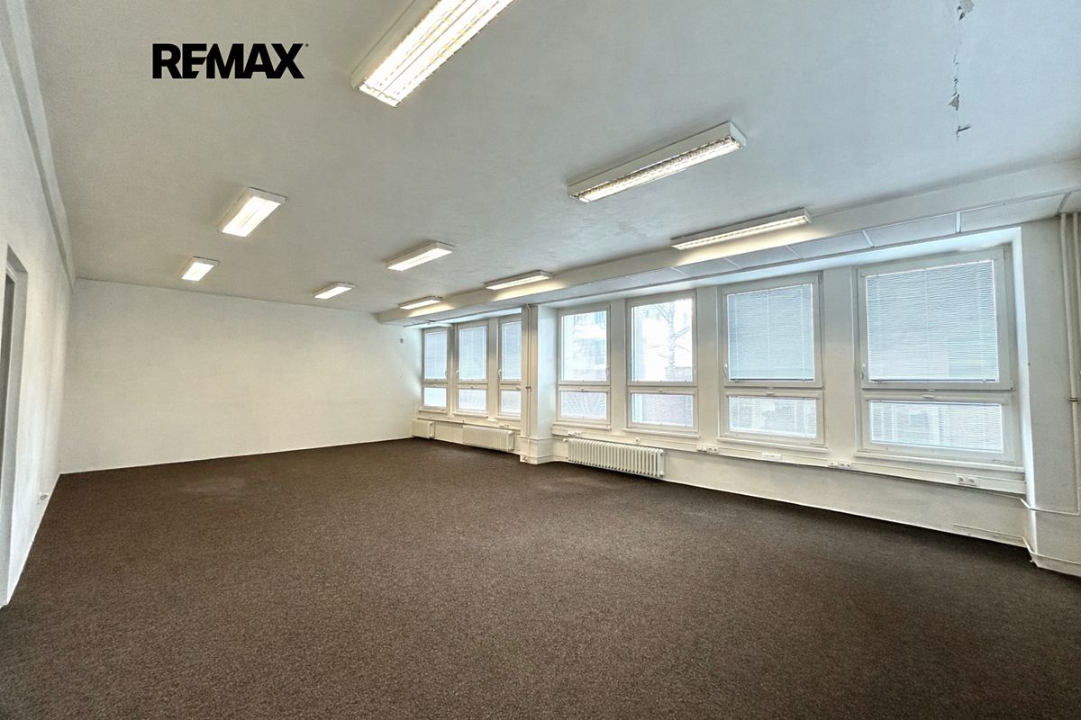 Pronájem kanceláře 78 m² – fotografie 3