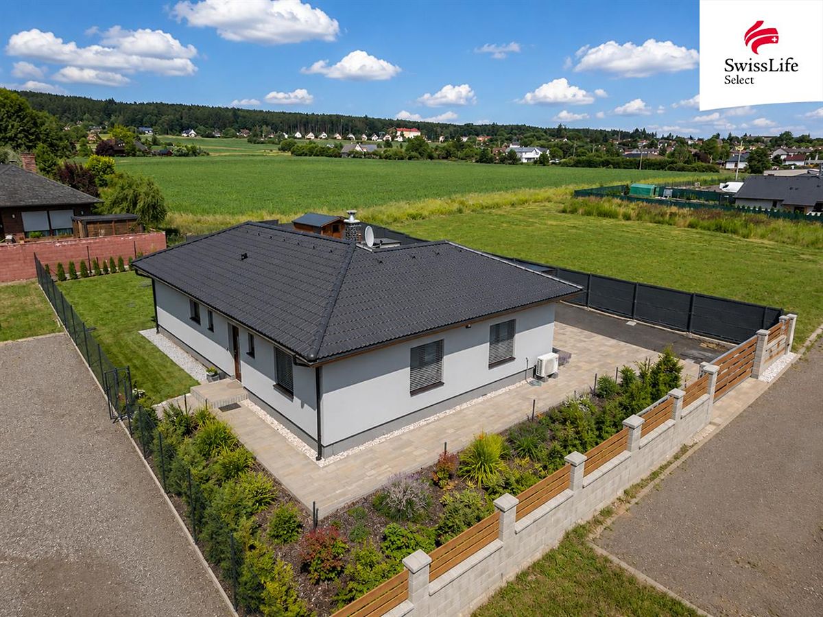 Prodej rodinného domu 109 m², pozemek 926 m² – fotografie 2