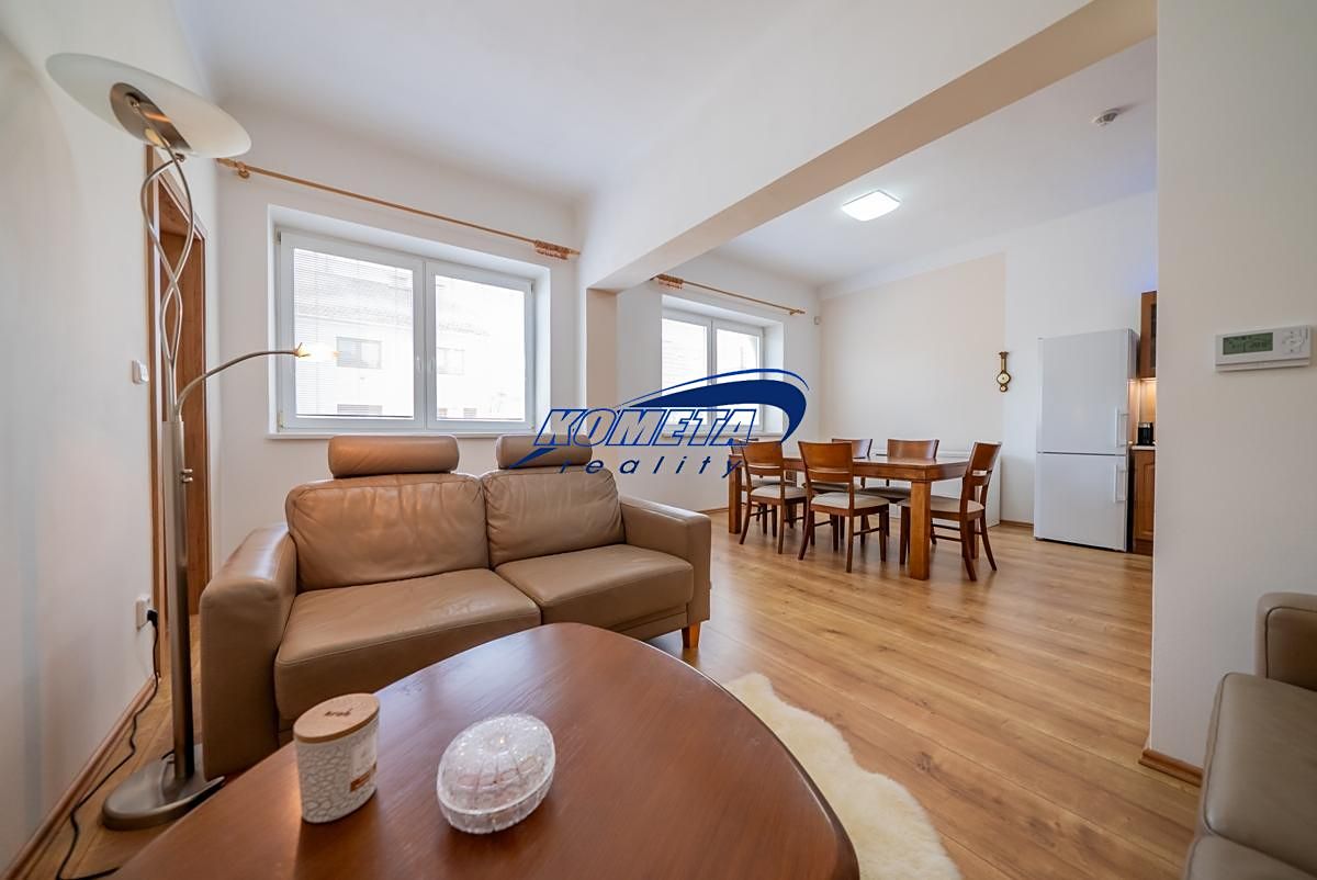 Prodej vícegeneračního domu 243 m², pozemek 1682 m² – fotografie 3
