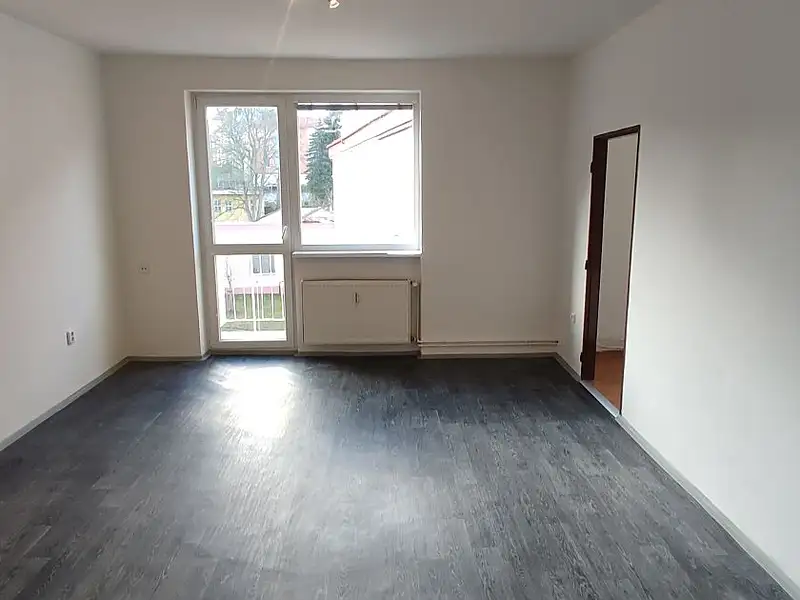 Pronájem bytu 2+1 56 m², Cheb – náhled fotky 2