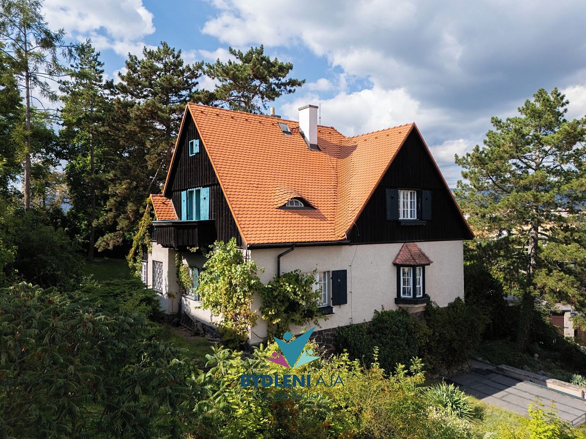 Prodej vily 300 m², pozemek 1148 m²
