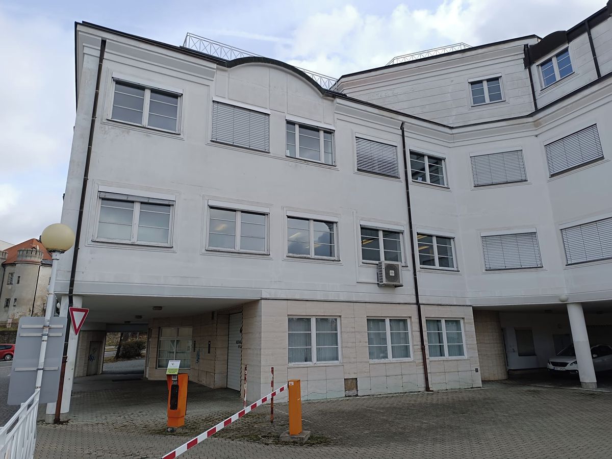 Pronájem kanceláře 195 m² – fotografie 2