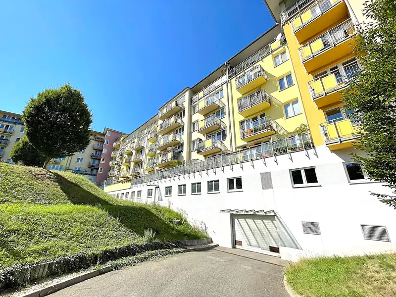 Pronájem garážového stání 13 m², Praha – náhled fotky 1