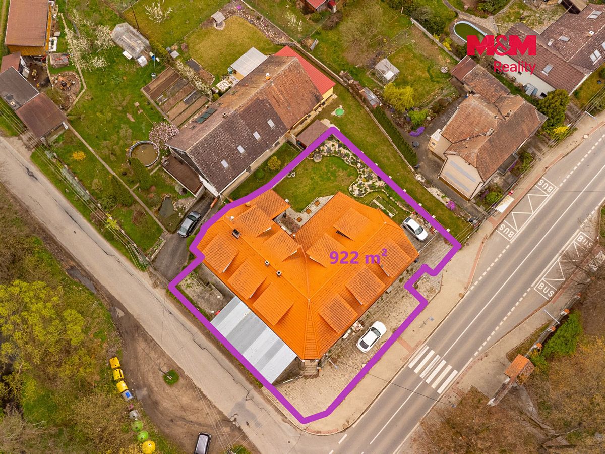 Prodej rodinného domu 350 m², pozemek 922 m² – fotografie 3