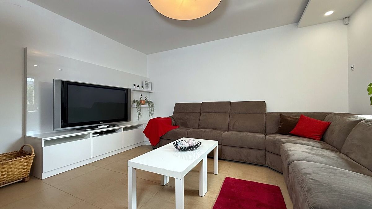 Pronájem rodinného domu 330 m², pozemek 677 m² – fotografie 5