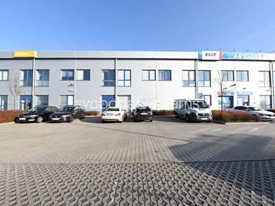 Pronájem výrobní haly, prostoru 1682 m²