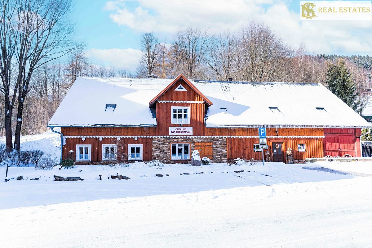 Prodej rodinného domu 423 m², pozemek 734 m² – fotografie 2