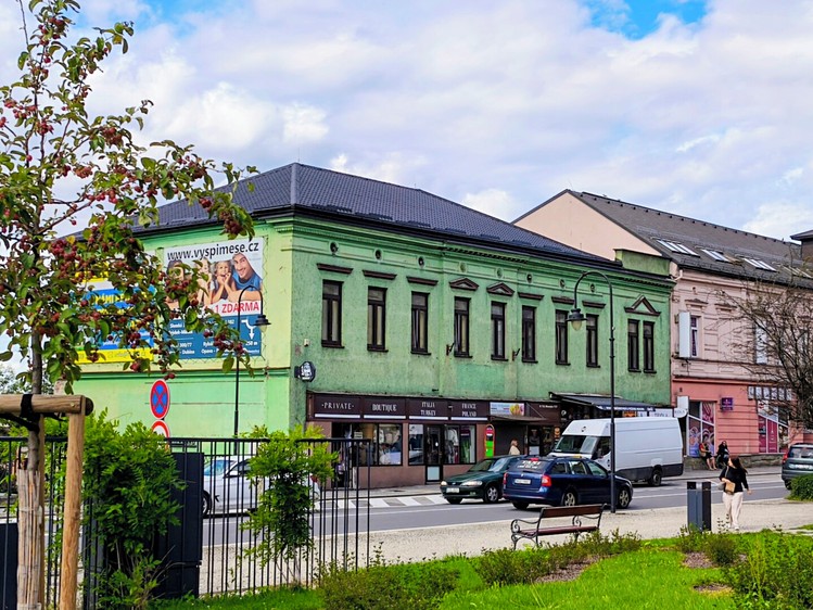 Prodej komerčního prostoru, 1 080 m² (1 z 28)