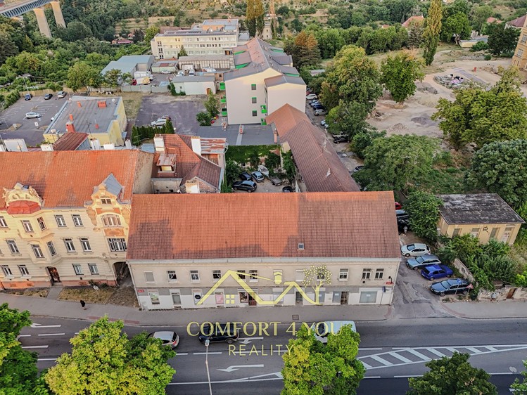 Prodej komerčního prostoru, 1 250 m² (2 z 31)