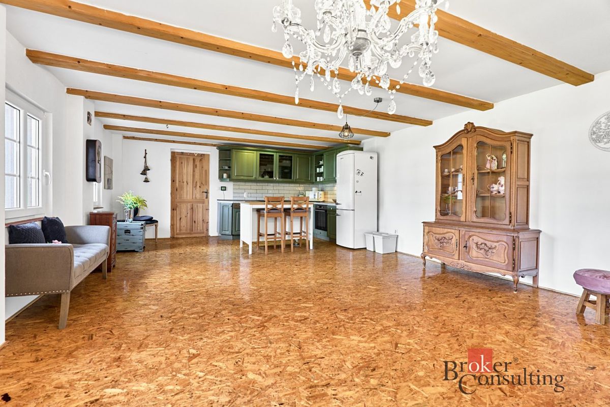 Prodej rodinného domu 228 m², pozemek 1488 m² – fotografie 3
