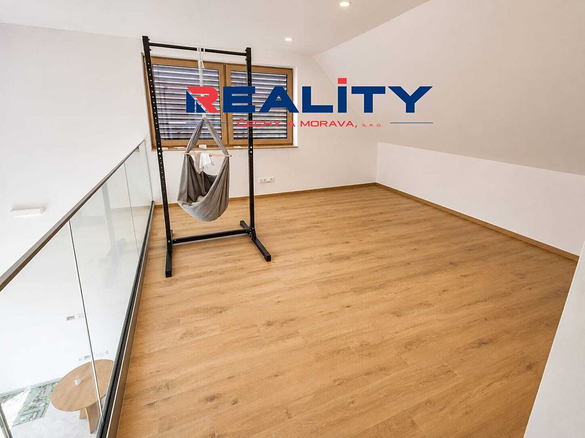 Pronájem rodinného domu 310 m², pozemek 2017 m² – fotografie 4