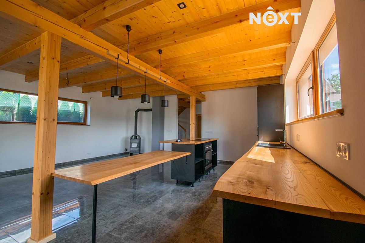 Prodej rodinného domu 227 m², pozemek 981 m² – fotografie 4