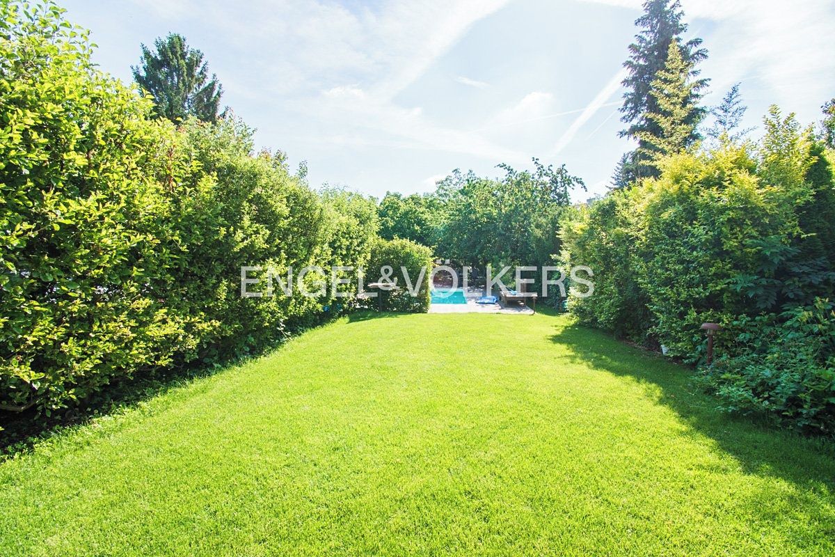 Pronájem rodinného domu 360 m², pozemek 583 m² – fotografie 3
