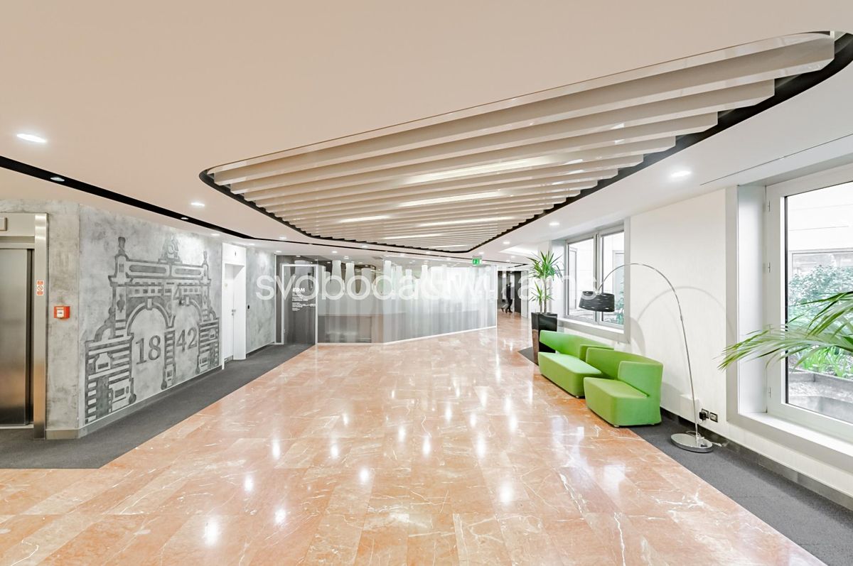 Pronájem kanceláře 674 m² – fotografie 3