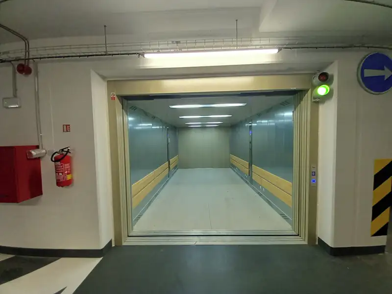 Pronájem garážového stání 12 m², Praha – náhled fotky 3