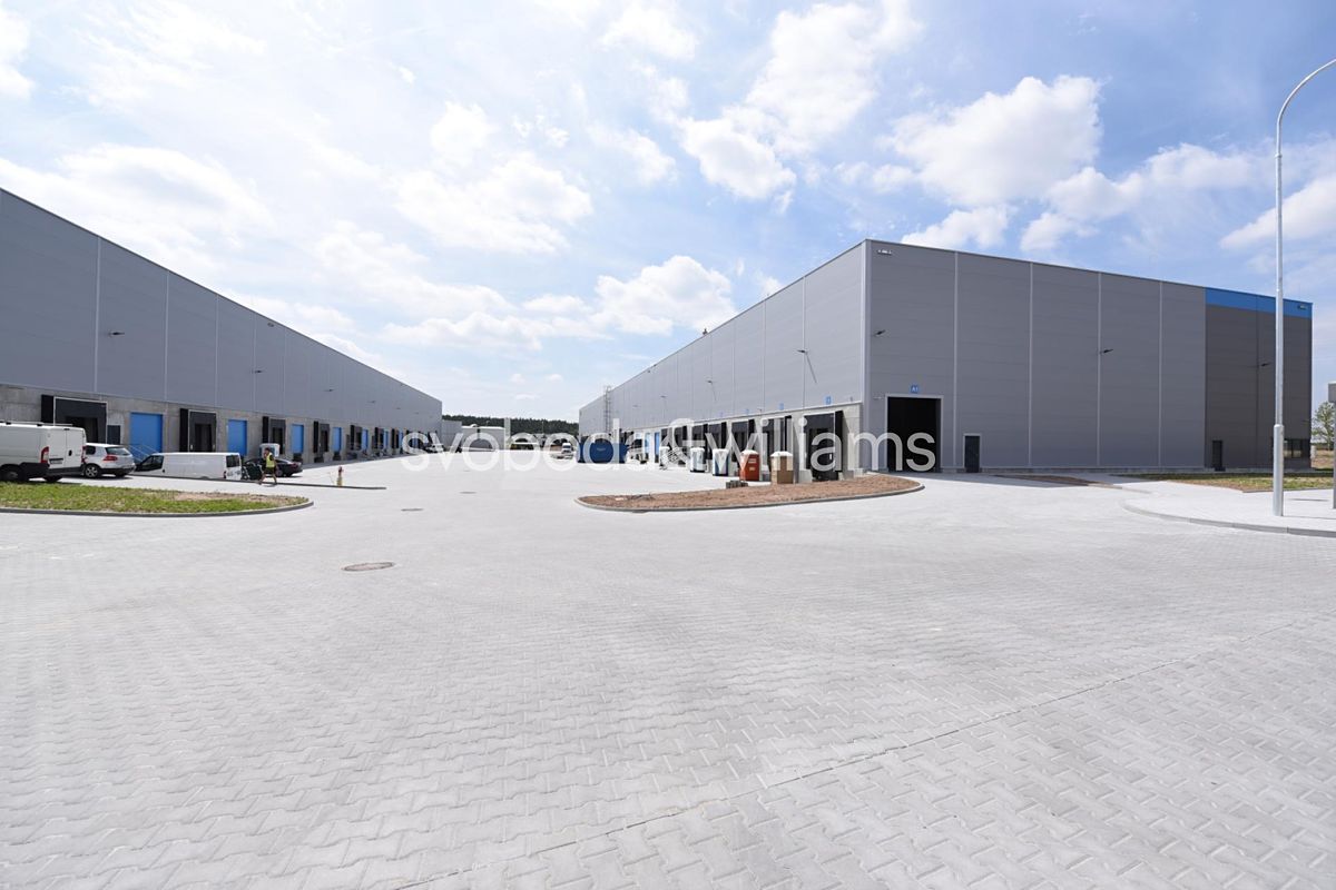 Pronájem skladového prostoru 16000 m² – fotografie 3