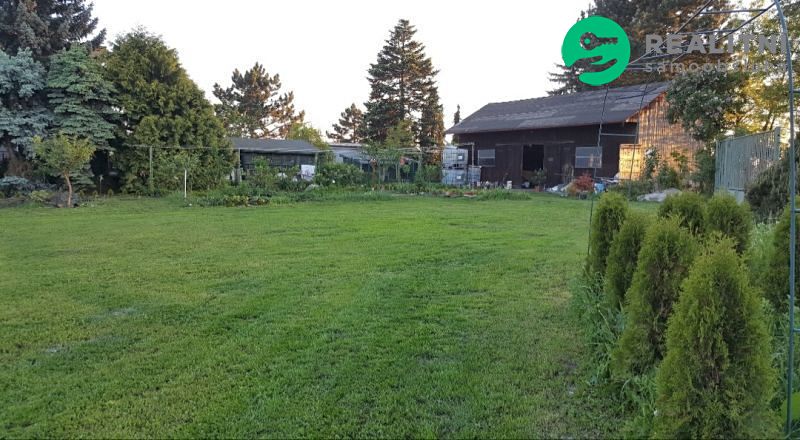 Prodej stavebního pozemku 1658 m² – fotografie 2