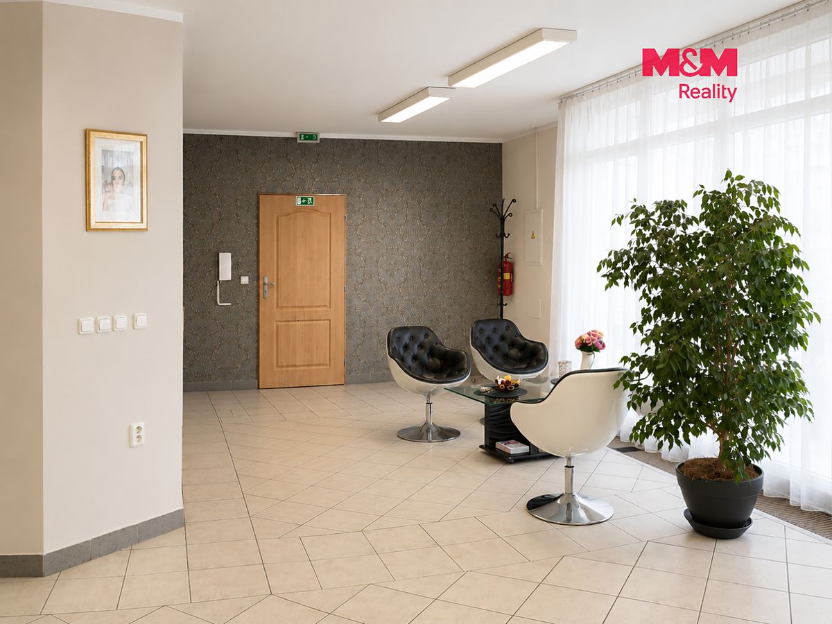 Pronájem obchodního prostoru 146 m² – fotografie 2