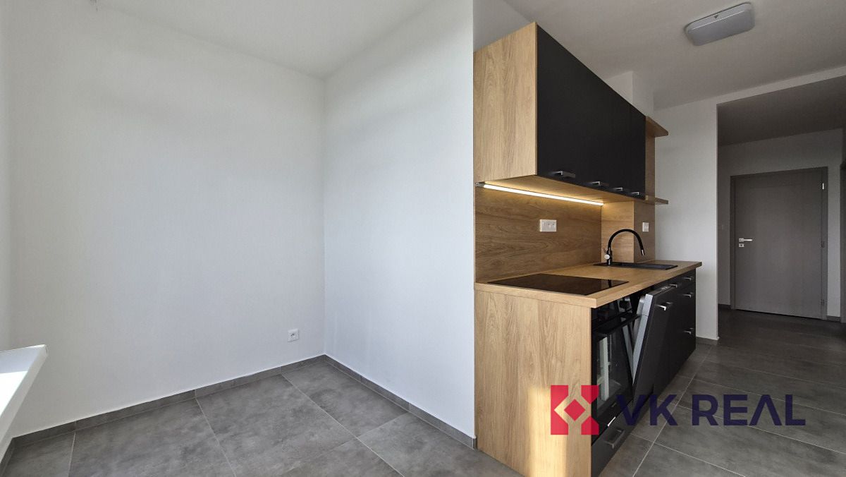 Pronájem bytu 2+1 70 m² – fotografie 4