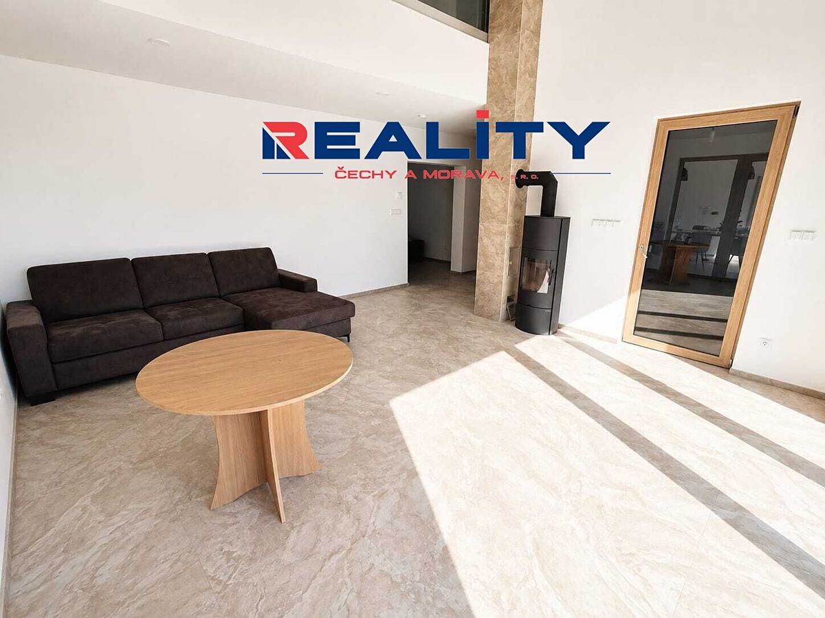 Pronájem rodinného domu 310 m², pozemek 2017 m² – fotografie 3