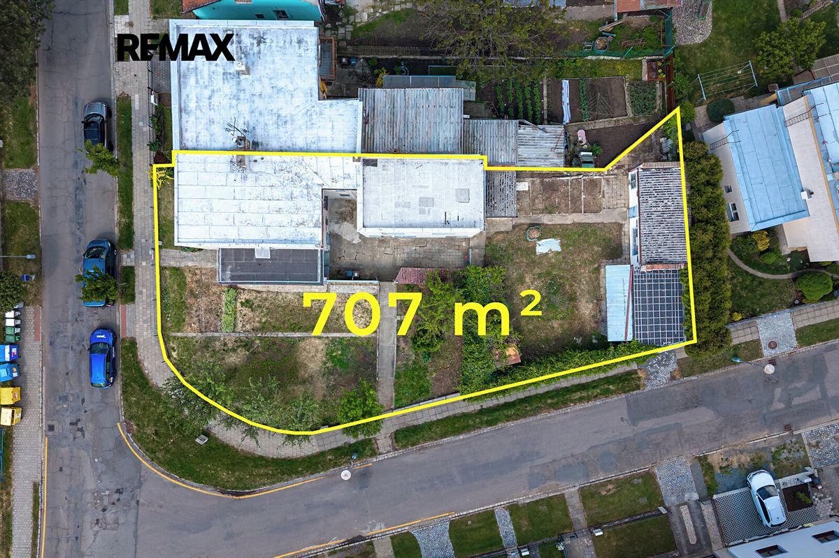 Prodej rodinného domu 259 m², pozemek 707 m² – fotografie 2