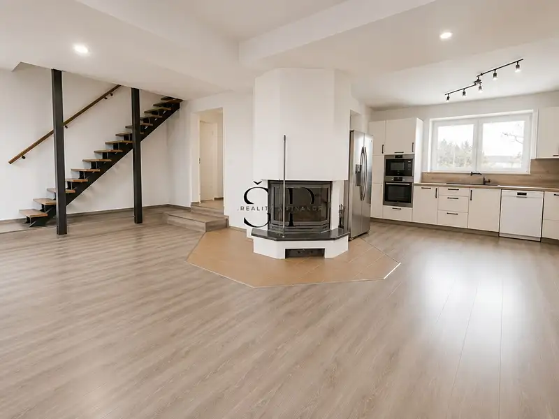 Prodej rodinného domu 300 m², pozemek 2218 m², Jesenice – náhled fotky 1