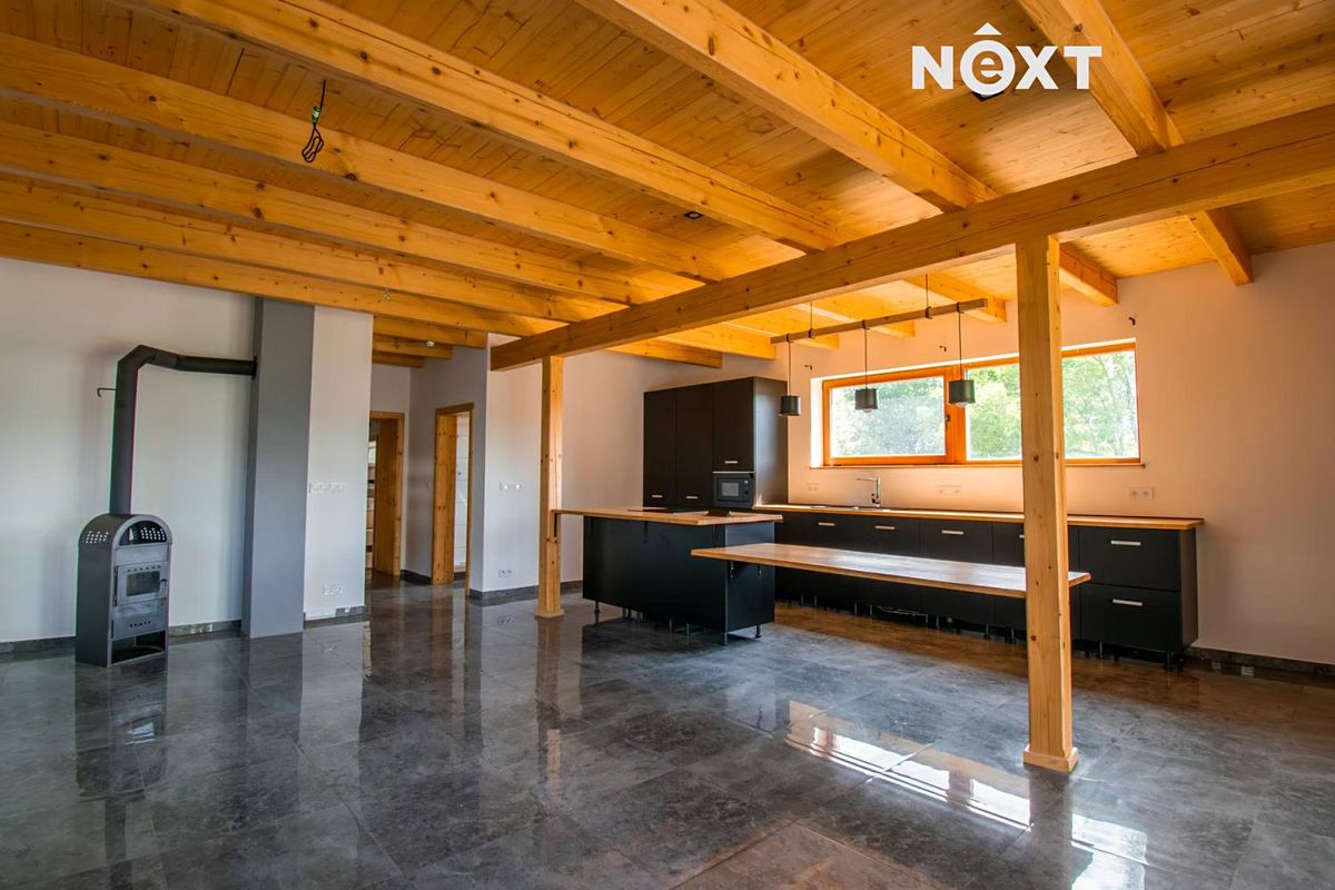 Prodej rodinného domu 227 m², pozemek 981 m² – fotografie 3