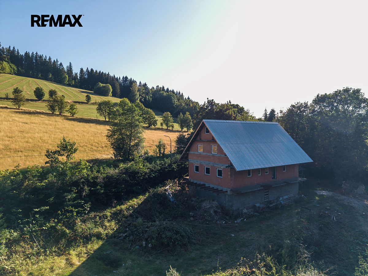 Prodej rodinného domu 440 m², pozemek 3345 m²