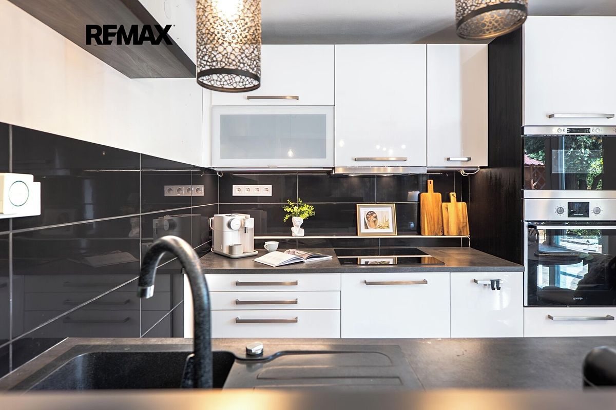 Prodej rodinného domu 178 m², pozemek 461 m² – fotografie 2
