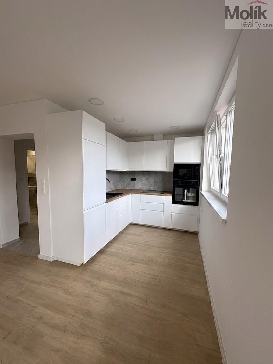 Pronájem bytu 2+kk 50 m² – fotografie 2