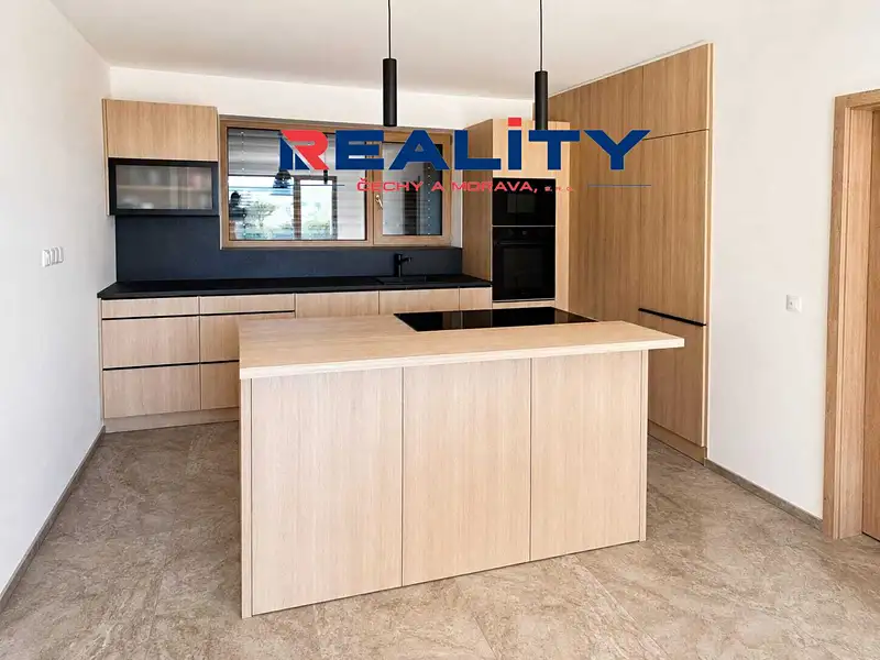 Pronájem rodinného domu 310 m², pozemek 2017 m², Vendolí – náhled fotky 1