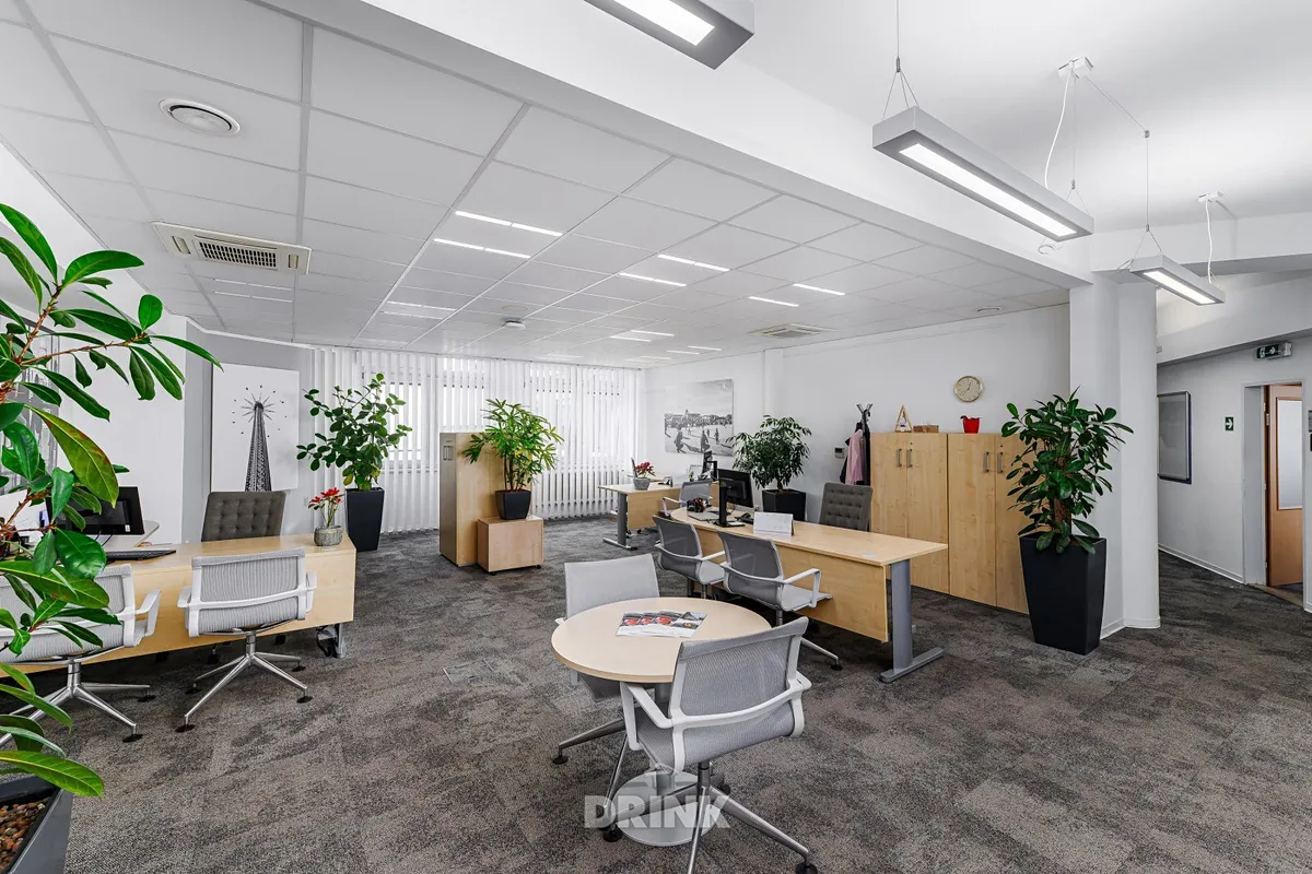 Pronájem kanceláře 243 m²